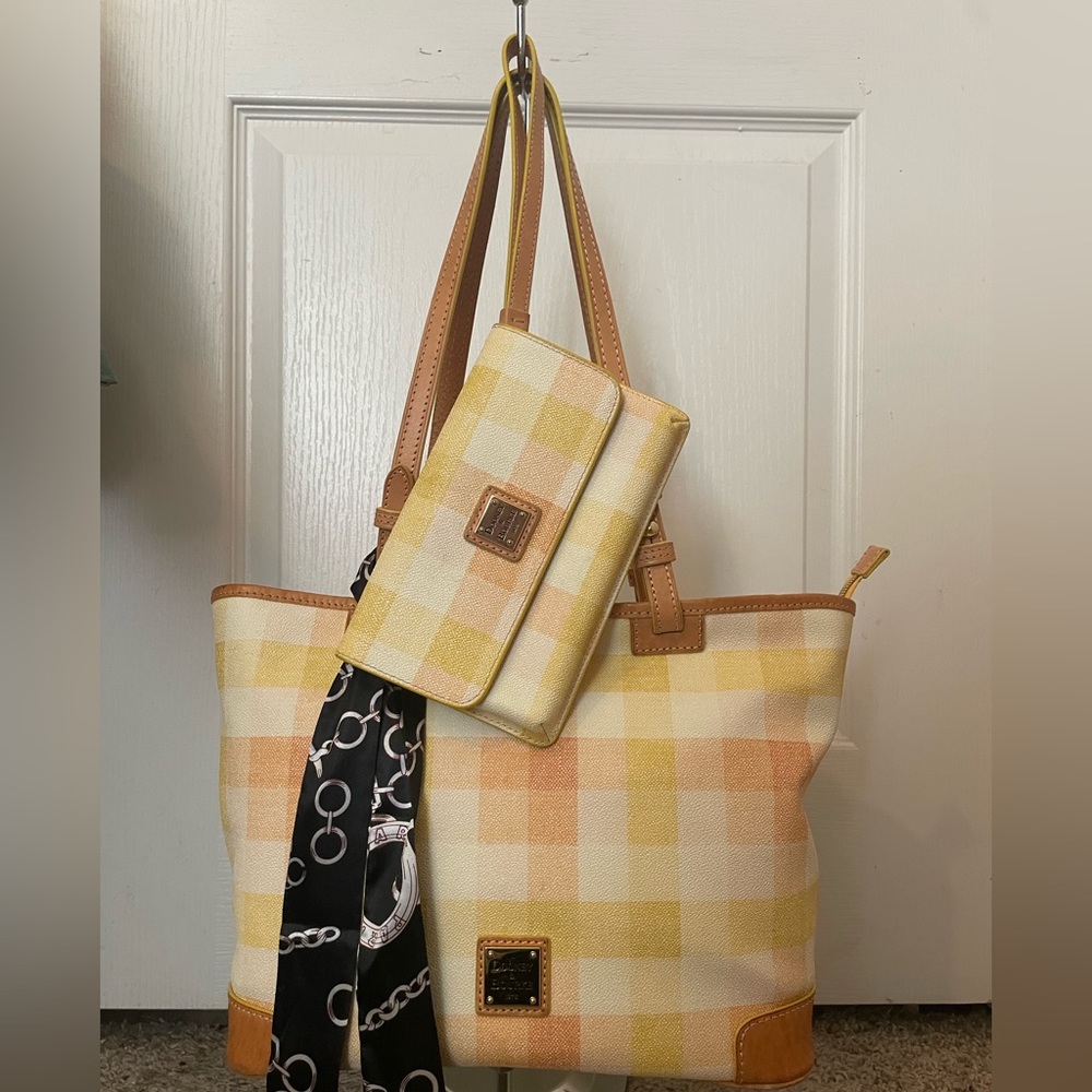 Dooney and Bourke Shoulder Bag and Wristlet Set!!